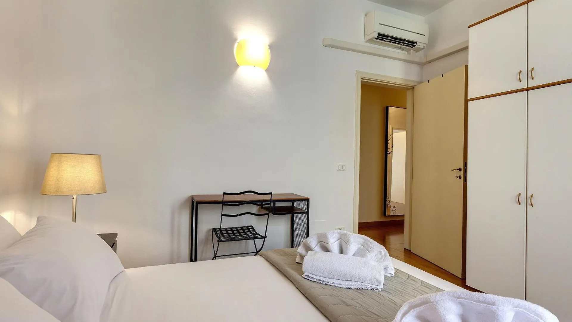 Mamo Florence - Erika & Keira Apartments