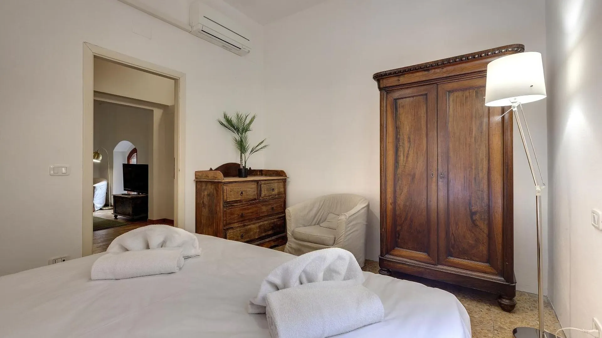 Mamo Florence - Erika & Keira Apartments